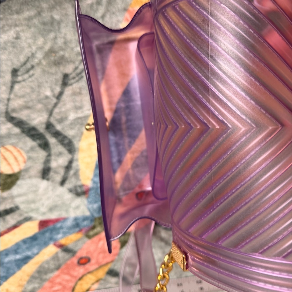 Chic Chevron Purple Crossbody Bag with Gold Chain - Picture 7 of 8